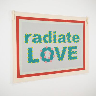 bandera RADIATE LOVE