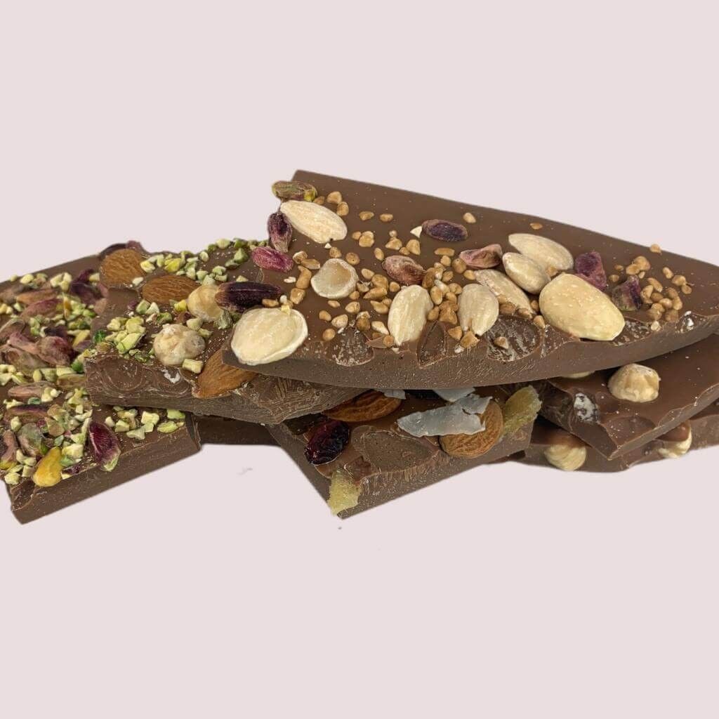 Cioccolato al Latte a Pezzettoni con Pistacchio, Mandorla e Nocciole