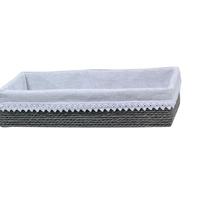 Bandeja de almacenaje decorativa de papel gris con tela blanca con puntilla.