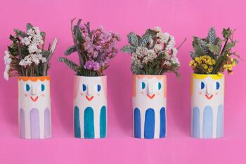 Fille aux rayures violettes / Vase en céramique 6