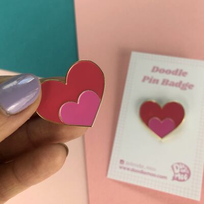 Heart enamel pin pink; love shout