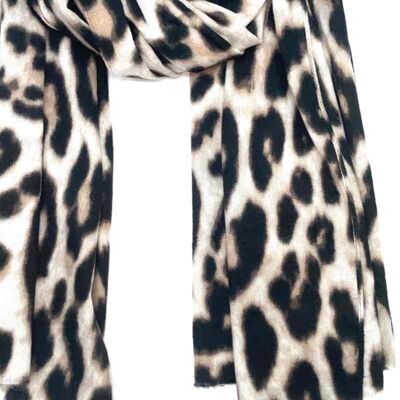 Thick soft leopard pattern scarf