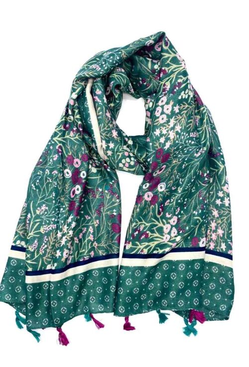 foulard à pompom motif végétal