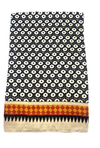 Flower pattern scarf 3