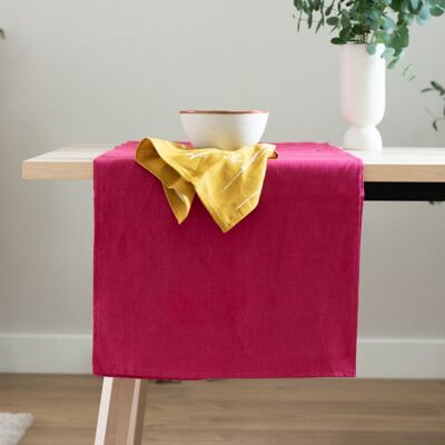 Camino de mesa de lino en rojo frambuesa