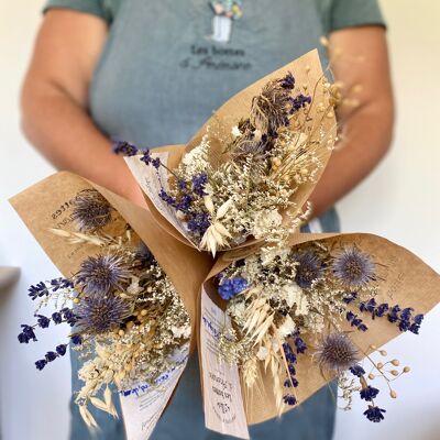 Bouquet of blue dried flowers - Desktop size