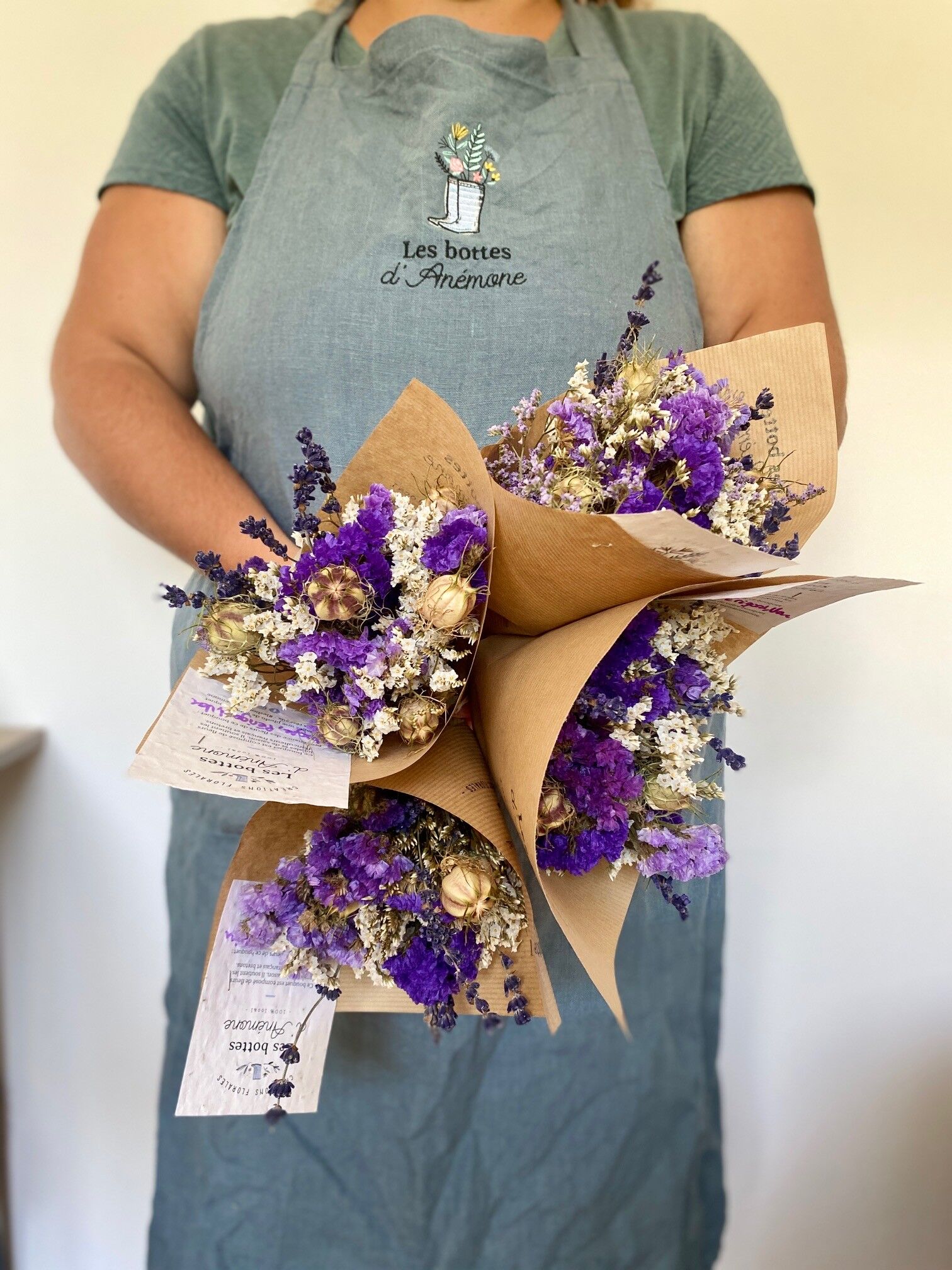 Bouquet of purple dried flowers - desk size