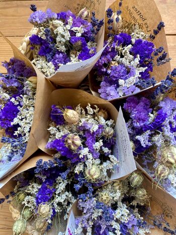 Bouquet de fleurs séchées violet - format bureau 3