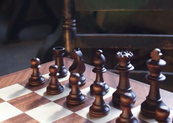 Pièces d'échecs Staunton Europe nº 5 - MATT MAHOGANY 4