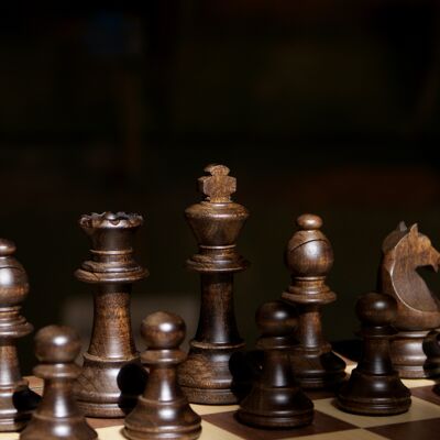 Pièces d'échecs Staunton Europe nº 5 - NOYER MAT