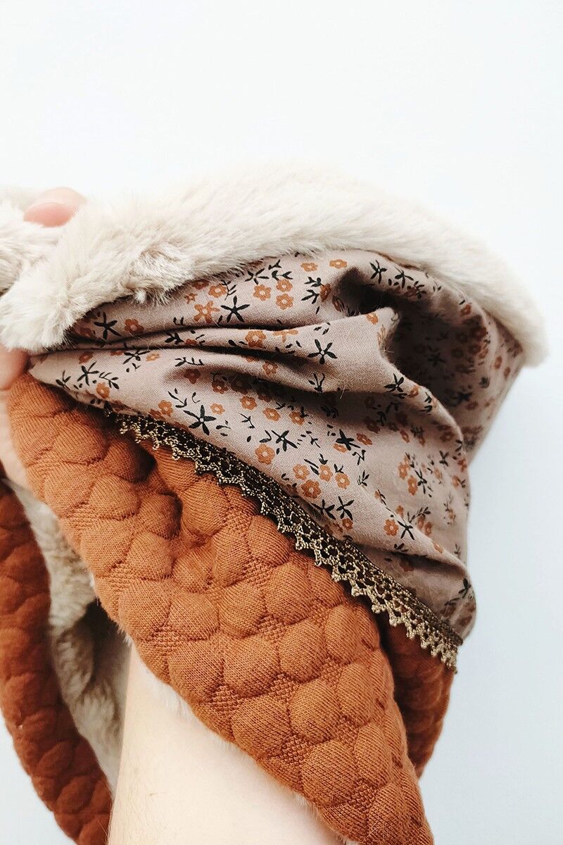 Maxi colletto fiori in piastrelle