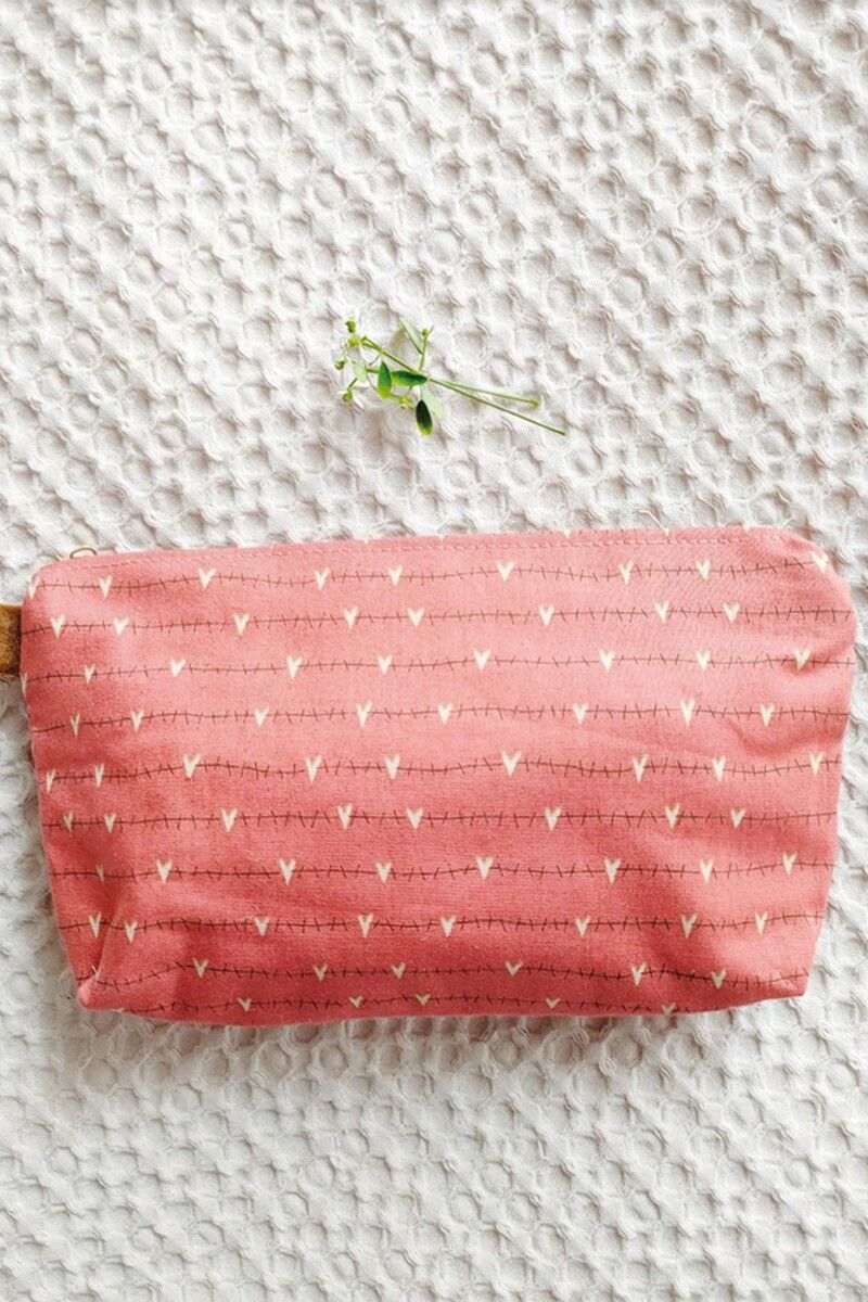 Astuccio per il trucco con cuori rosa salmone