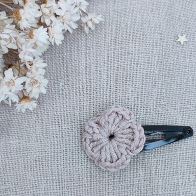 Dusty pink flower crochet clip