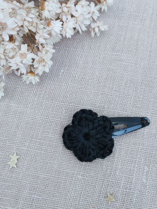 Clip crochet flor negro