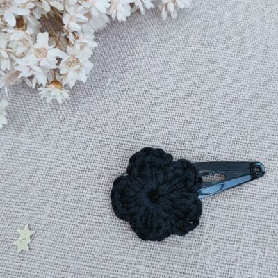 Clip crochet flor negro