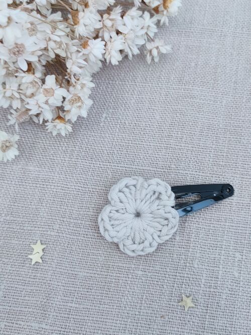 Clip crochet flor crudo
