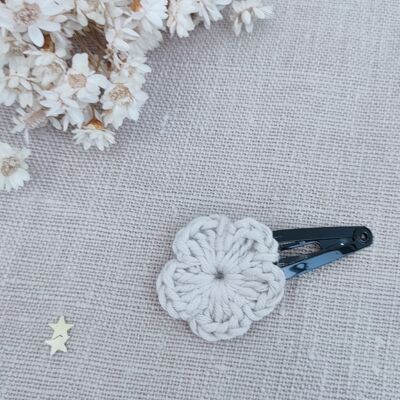 Ecru flower crochet clip