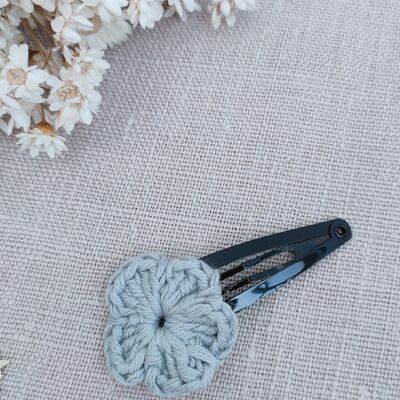 Clip crochet flor gris