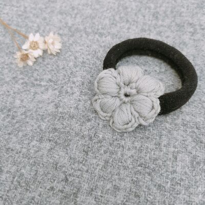 Chouchou crochet fleur gris