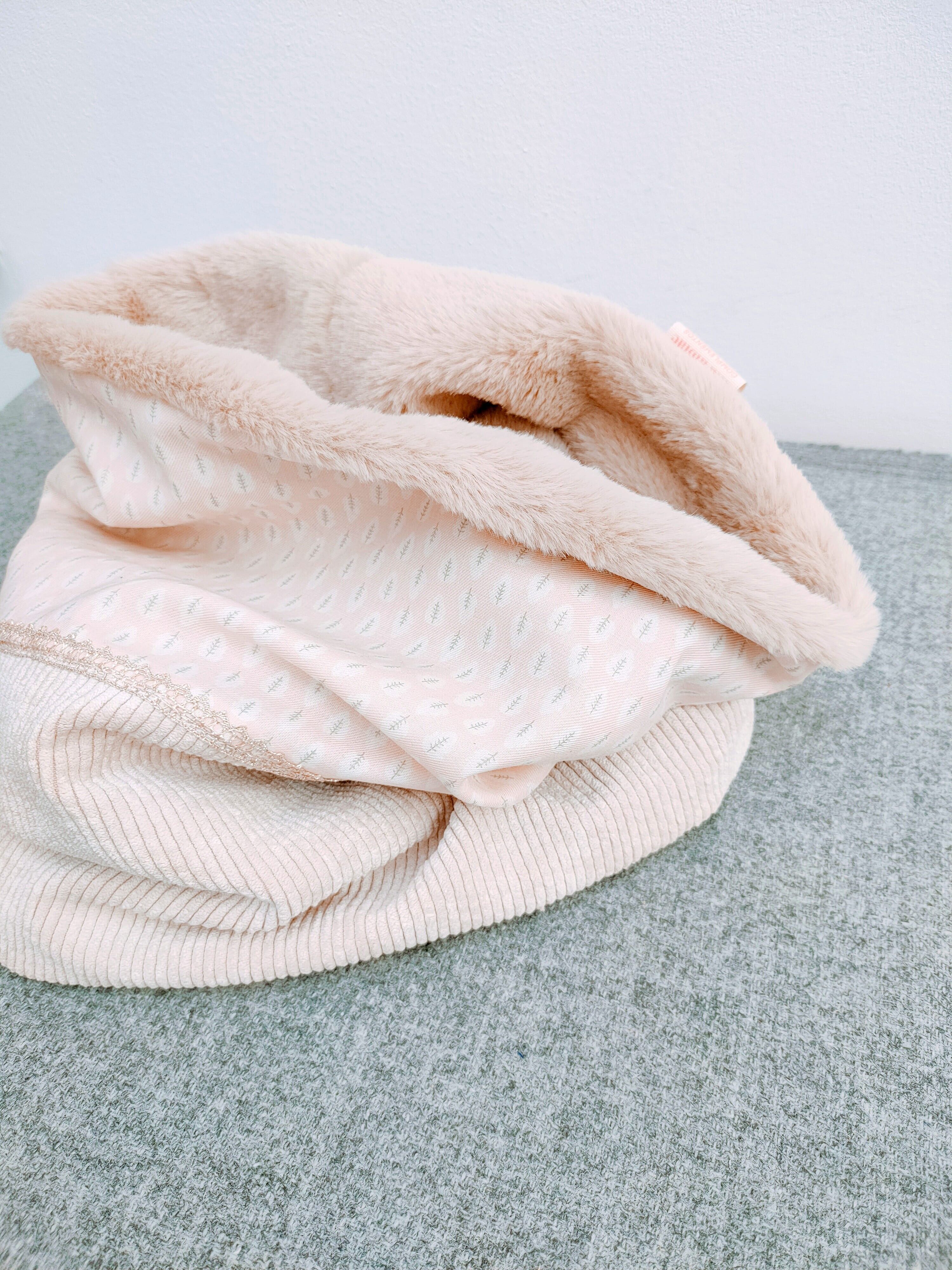 Maxi colletto con foglie rosa