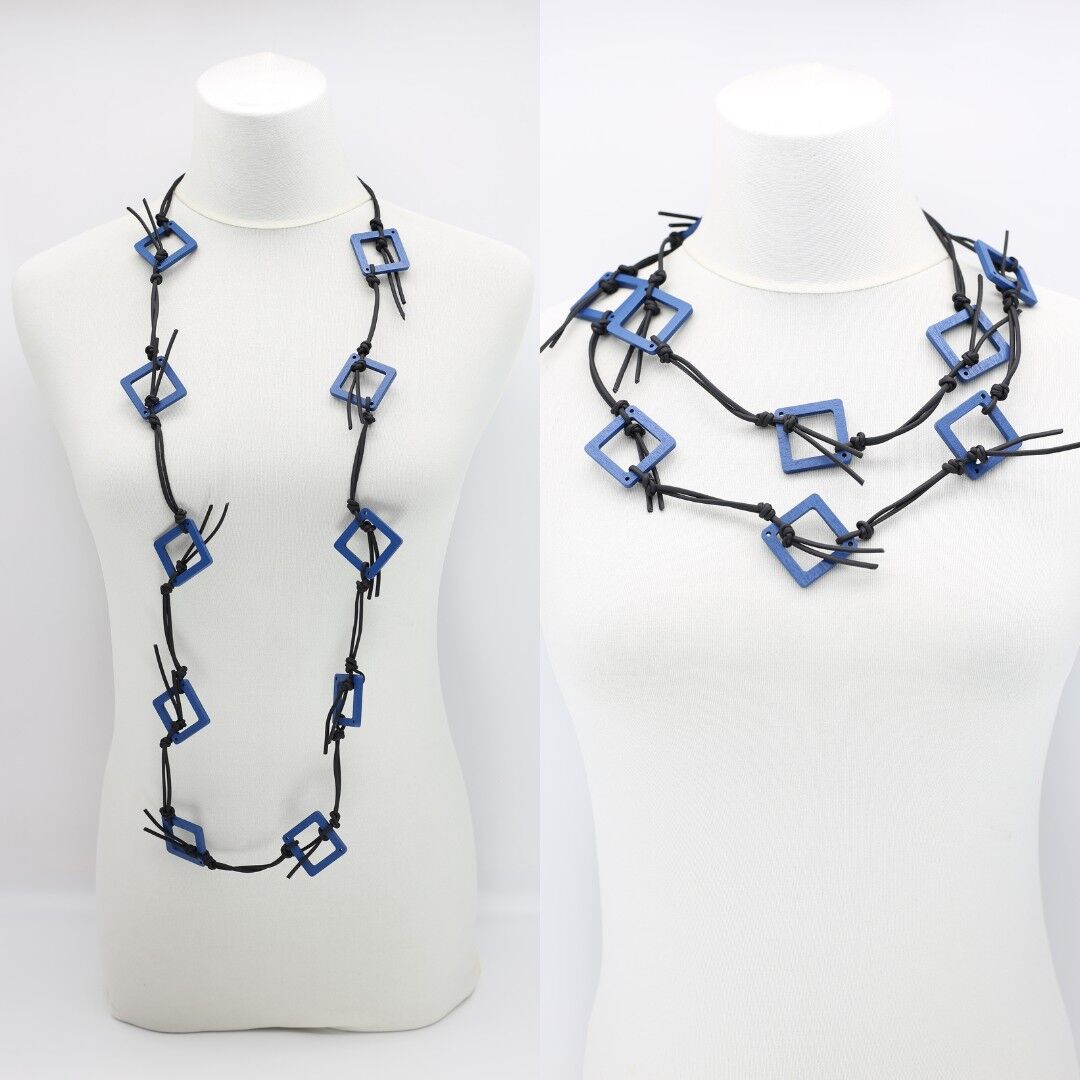 Collar Geométrico - Cuadrados Pequeños - Pantone Classic Blue