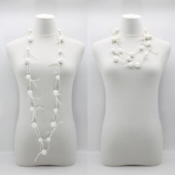 Collier de perles rondes sur chaîne en similicuir - blanc avec chaîne blanche 1