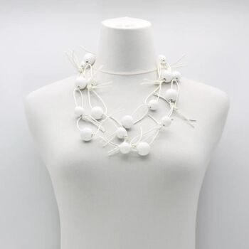 Collier de perles rondes sur chaîne en similicuir - blanc avec chaîne blanche 2