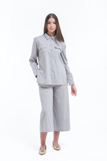 Chemise gris clair avec poches plaquées 5