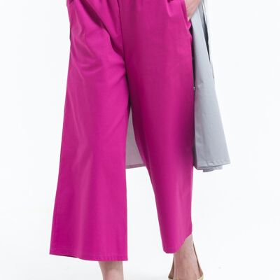Culottes trousers with fuchsia-colored pockets