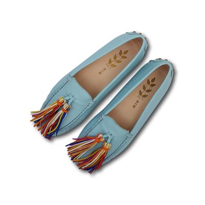 Mocassins en piel celeste con borlas multicolor