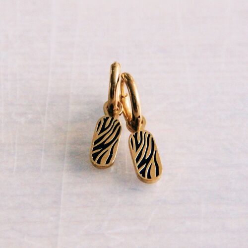 CB308: Stainless steel hoop earrings with zebra print tag – gold