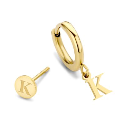 Ciondolo a forma di lettera K con orecchini a bottone e cerchi in acciaio inossidabile placcato agli ioni d'oro