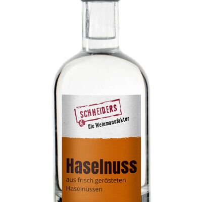 aus frisch gerösteten Haselnüssen