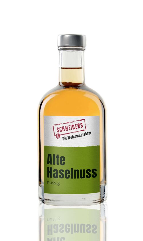 Alte Haselnuss nussig