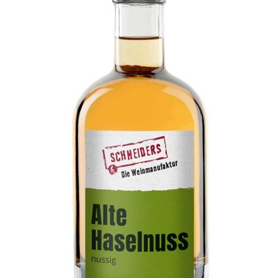 Alte Haselnuss nussig