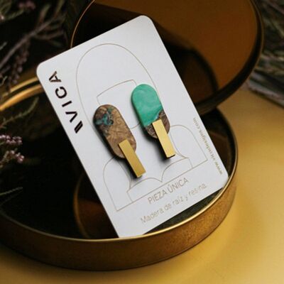 Wood and resin earrings, oval - Green