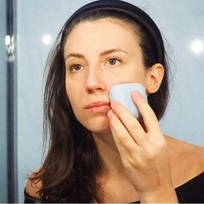 Fester Gesichtsreiniger mit Make-up-Entfernungswirkung