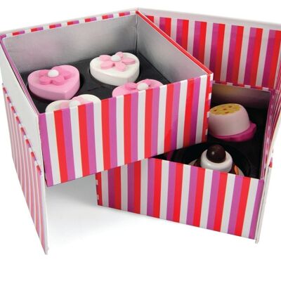 Magni - Pequeños pasteles en una caja de 2 capas