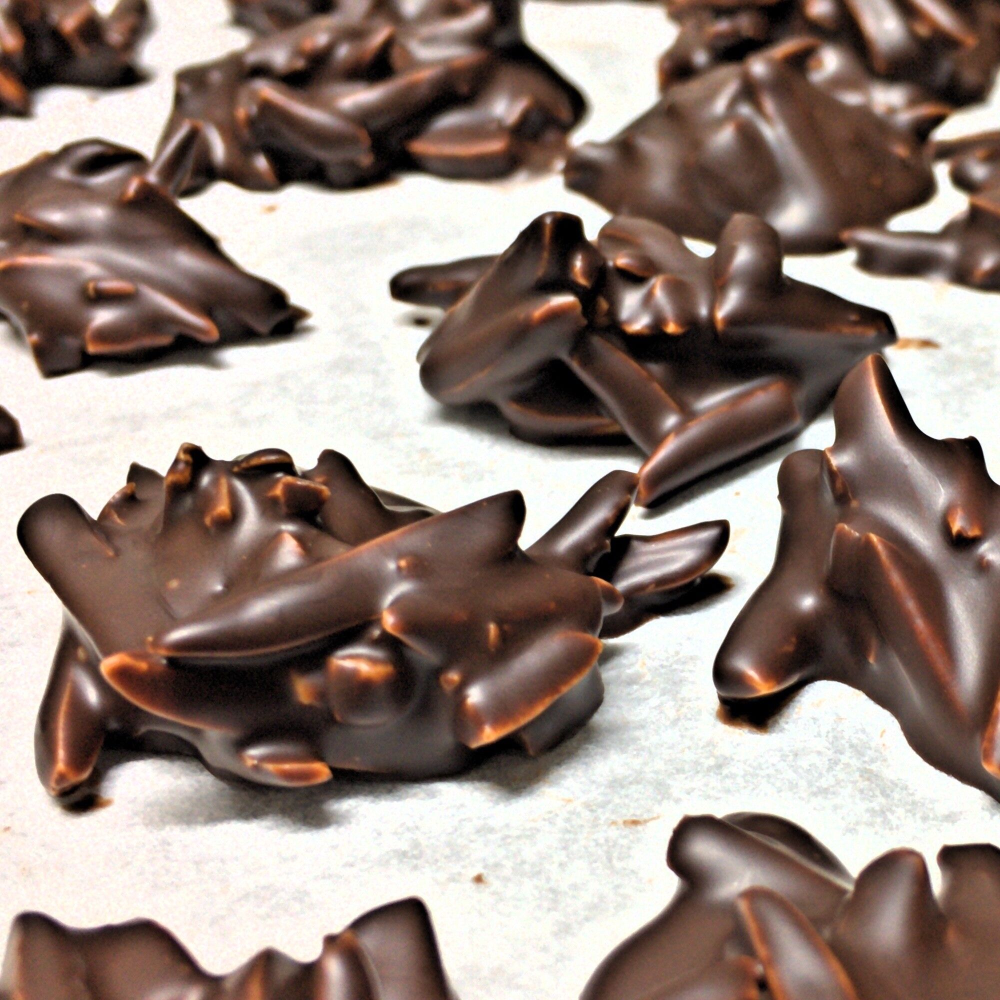 Almond rocks (80% organic dark chocolate)