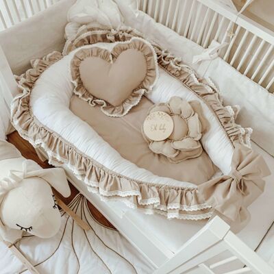 Babynest Romantic with ruffles & white lace
