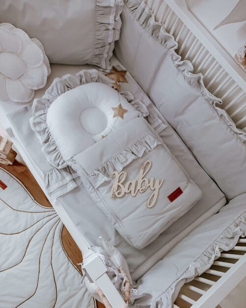 Babyschlafsack Romantic mit Rüschen & weißer Spitze - Gr. 40x85 cm - Farbe Hellgrau