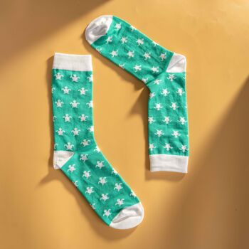 Chaussettes Aqua Blue Green en coton égyptien pour hommes avec des tortues blanches dessus 3