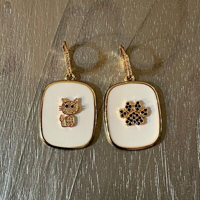 EARRINGS WITH WHITE PLATE AND KITTEN