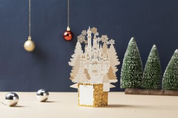 Carte de Noël pop-up blanche dorée avec flocons de neige et sapin de Noël 1