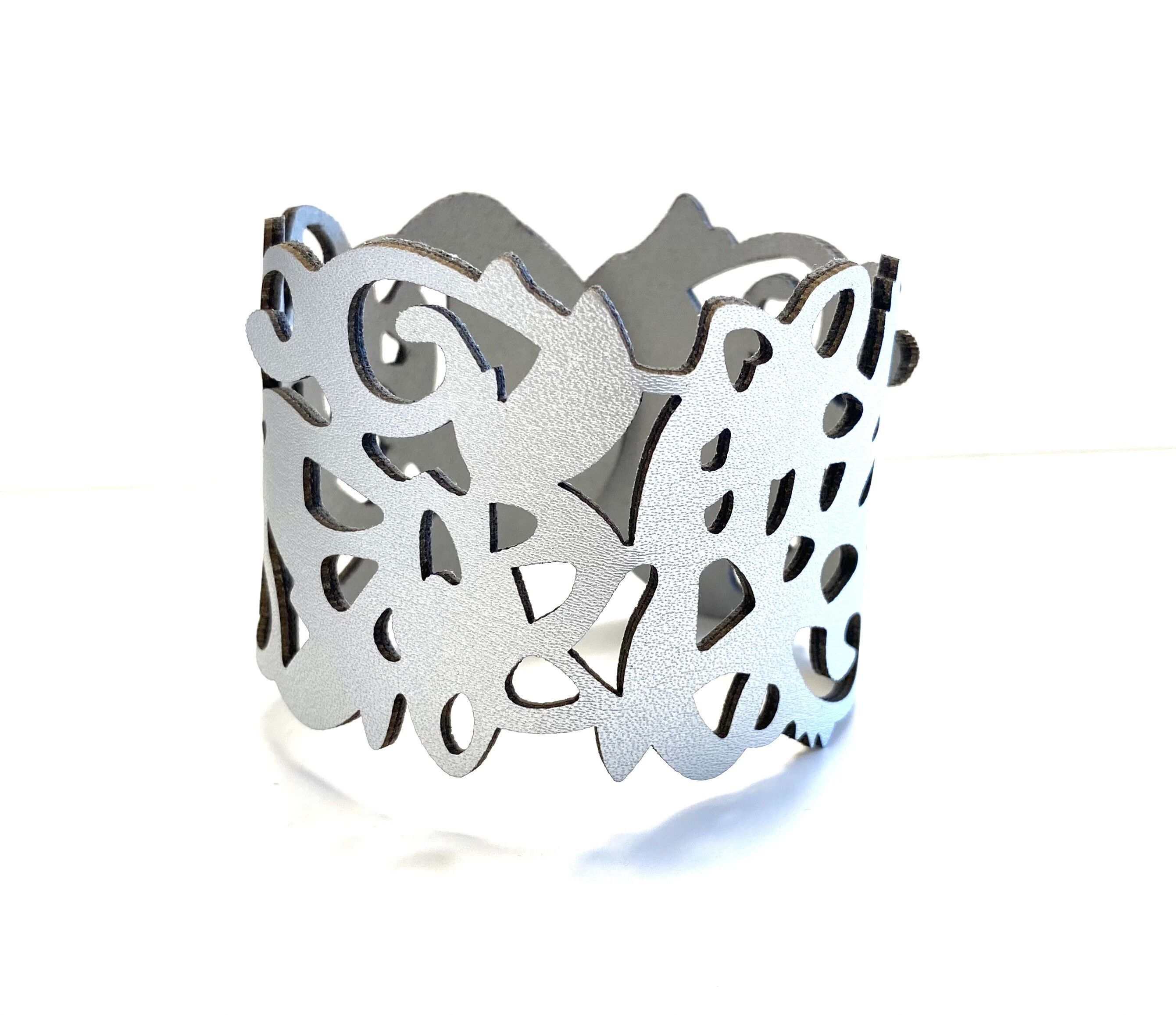 Bracciale in argento tagliato al laser