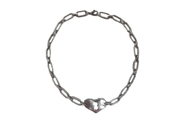 Rectangular chain and heart choker