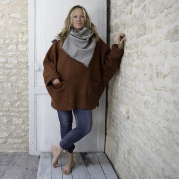 Oversized terracotta poncho sweater with pockets 3