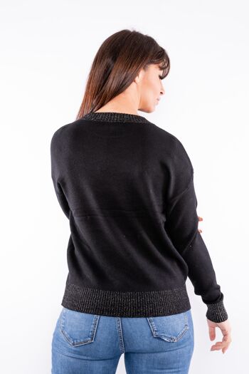 Pull noir à pois pelucheux 3