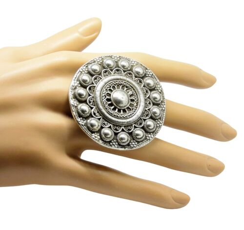 Very big ring 5 cm Dutch Button, silverplated, one size fits all.