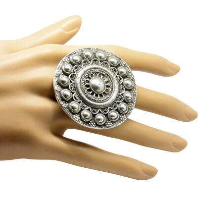 Very big ring 5 cm Dutch Button, silverplated, one size fits all.